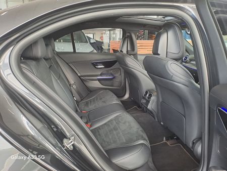 2023-Mercedes-Benz-220-C-Class-C220d-AMG-Line_6