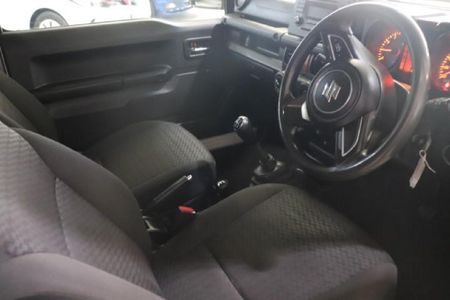 2022-Suzuki-Jimny-15-GL_6