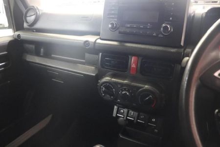 2022-Suzuki-Jimny-15-GL_7