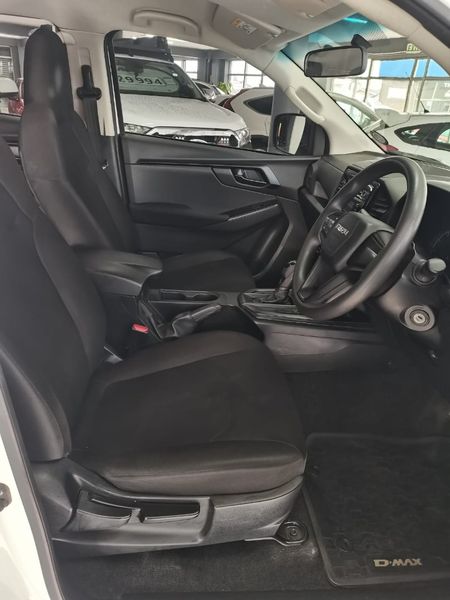 2022-Isuzu-D-Max-19-DDI-HR-L-Auto-Double-Cab_8