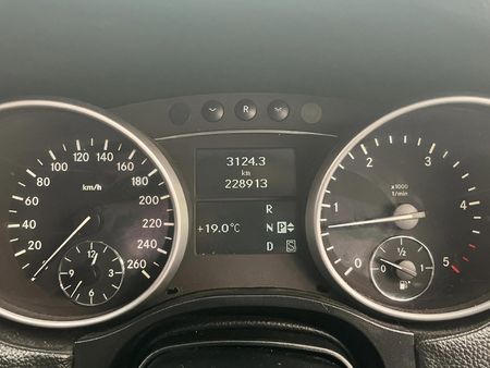 2007-Mercedes-Benz-GL-320-CDI_2