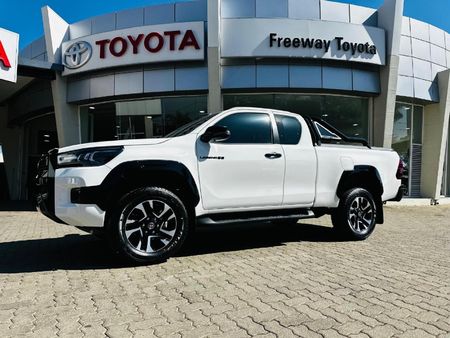 2026-Toyota-Hilux-28-GD-6-Raised-Body-Legend-4x4-Auto-Extended-Cab_0