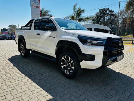 2026-Toyota-Hilux-28-GD-6-Raised-Body-Legend-4x4-Auto-Extended-Cab_10