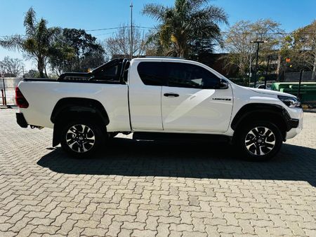 2026-Toyota-Hilux-28-GD-6-Raised-Body-Legend-4x4-Auto-Extended-Cab_11