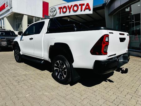 2026-Toyota-Hilux-28-GD-6-Raised-Body-Legend-4x4-Auto-Extended-Cab_4