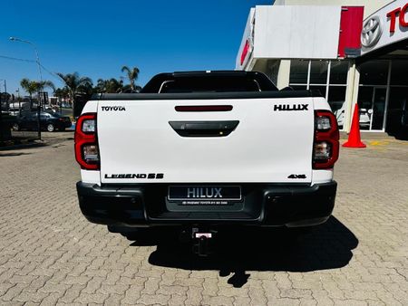 2026-Toyota-Hilux-28-GD-6-Raised-Body-Legend-4x4-Auto-Extended-Cab_5