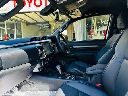 2026-Toyota-Hilux-28-GD-6-Raised-Body-Legend-4x4-Auto-Extended-Cab_6