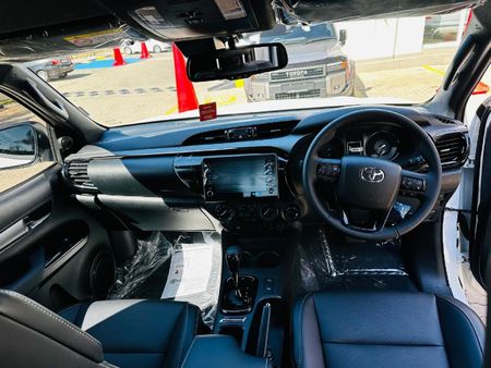 2026-Toyota-Hilux-28-GD-6-Raised-Body-Legend-4x4-Auto-Extended-Cab_7