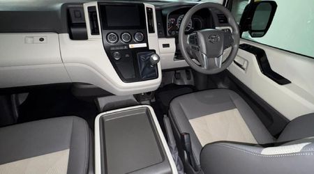 2025-Toyota-Quantum-28-GL-11-seat_9