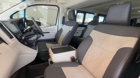 2025-Toyota-Quantum-28-GL-11-seat_10