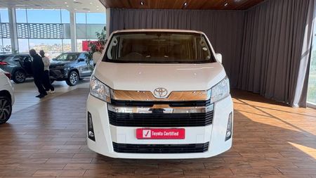 2025-Toyota-Quantum-28-GL-11-seat_1