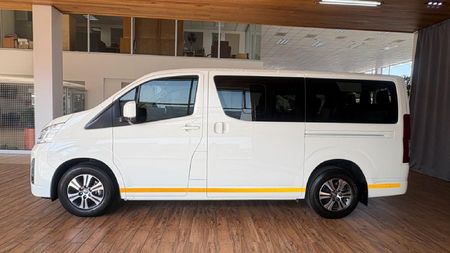 2025-Toyota-Quantum-28-GL-11-seat_3