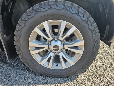 2019-Isuzu-D-Max-300-LX-4x4-Double-Cab_9
