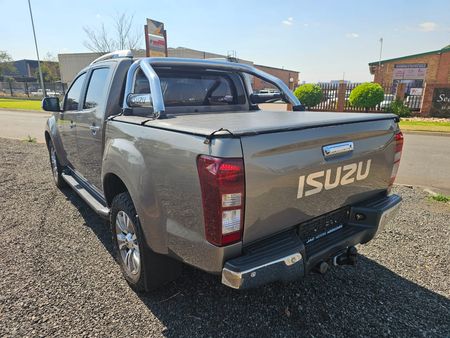 2019-Isuzu-D-Max-300-LX-4x4-Double-Cab_4