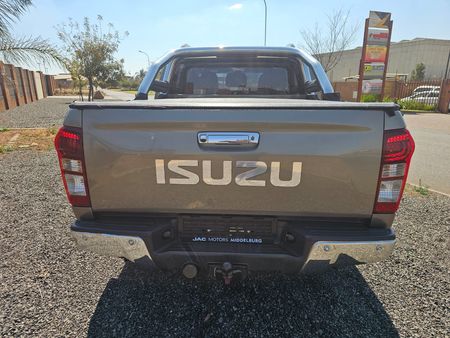 2019-Isuzu-D-Max-300-LX-4x4-Double-Cab_5