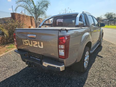 2019-Isuzu-D-Max-300-LX-4x4-Double-Cab_6