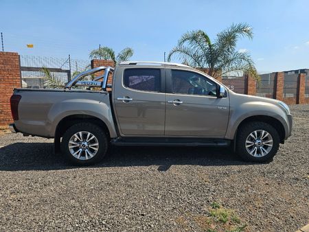 2019-Isuzu-D-Max-300-LX-4x4-Double-Cab_7