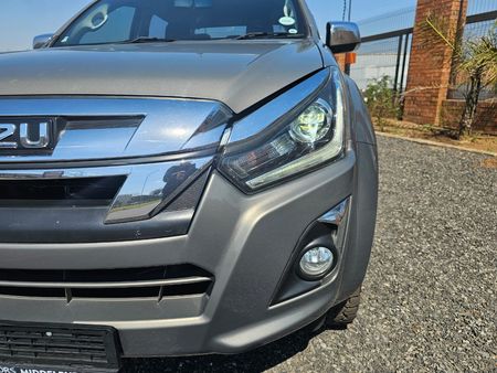 2019-Isuzu-D-Max-300-LX-4x4-Double-Cab_8