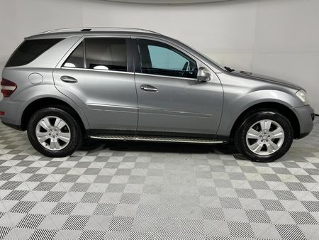 2010-Mercedes-Benz-ML-350-Auto_16
