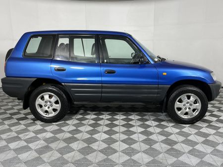 1996-Toyota-RAV4-5-dr_17