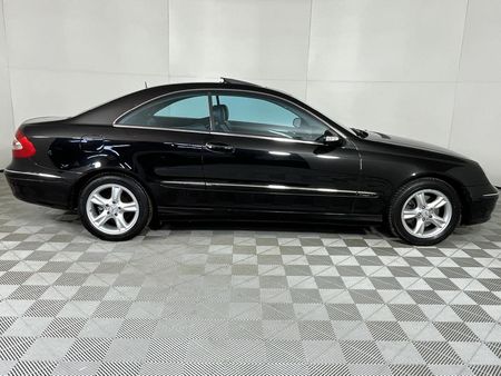 2004-Mercedes-Benz-CLK-320-Coupe-Auto_17