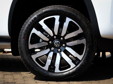 2025-Volkswagen-Amarok-30-TDI-V6-184kW-4Motion-Aventura-Auto-Double-Cab_3