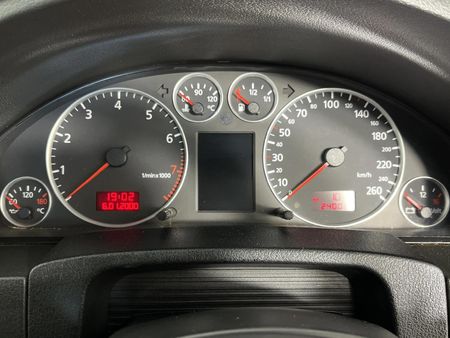 2004-Audi-A6-24-Auto_2