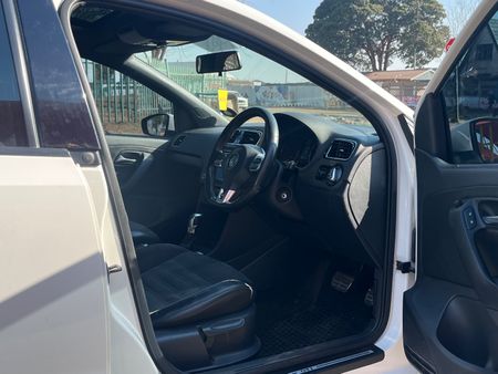 2014-Volkswagen-Polo-GTI-14-TSI-Auto_2