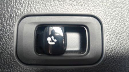 2023-Mercedes-Benz-GLC-300D-4Matic_14