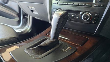 2011-BMW-3-Series-320i-E90-Auto-M-Sport_11