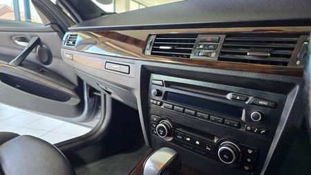 2011-BMW-3-Series-320i-E90-Auto-M-Sport_12