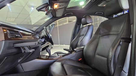 2011-BMW-3-Series-320i-E90-Auto-M-Sport_14