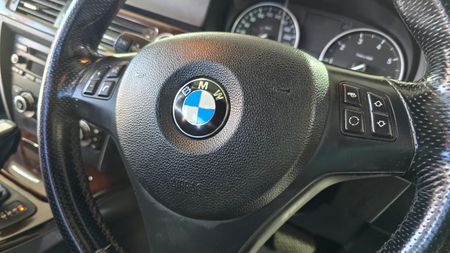 2011-BMW-3-Series-320i-E90-Auto-M-Sport_16