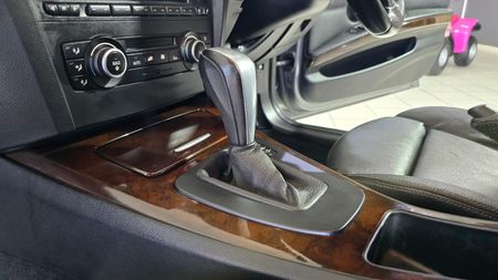 2011-BMW-3-Series-320i-E90-Auto-M-Sport_17