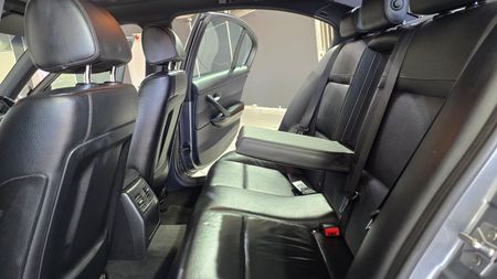 2011-BMW-3-Series-320i-E90-Auto-M-Sport_19