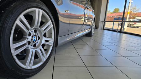 2011-BMW-3-Series-320i-E90-Auto-M-Sport_23