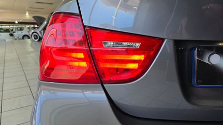 2011-BMW-3-Series-320i-E90-Auto-M-Sport_24