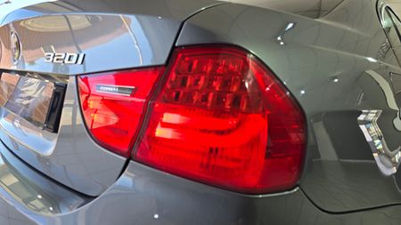 2011-BMW-3-Series-320i-E90-Auto-M-Sport_25