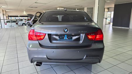 2011-BMW-3-Series-320i-E90-Auto-M-Sport_4