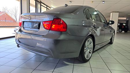 2011-BMW-3-Series-320i-E90-Auto-M-Sport_5