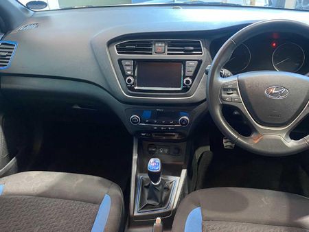 2021-Hyundai-i20-14-Active_9