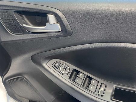 2021-Hyundai-i20-14-Active_13