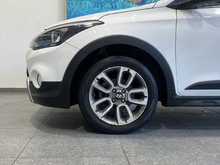 2021-Hyundai-i20-14-Active_6