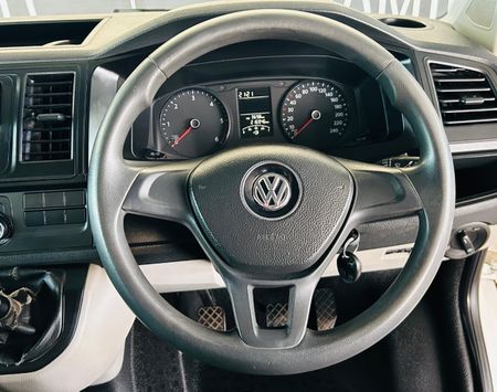 2017-Volkswagen-Transporter-T6-20-TDI-75kW-LWB_10