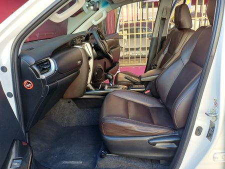 2018-Toyota-Fortuner-24-GD-6-4x4-Auto_11