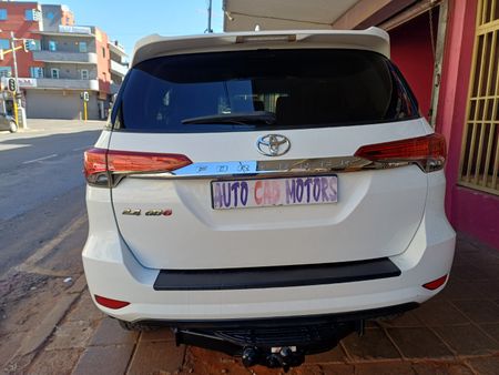 2018-Toyota-Fortuner-24-GD-6-4x4-Auto_4