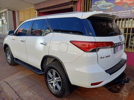 2018-Toyota-Fortuner-24-GD-6-4x4-Auto_6