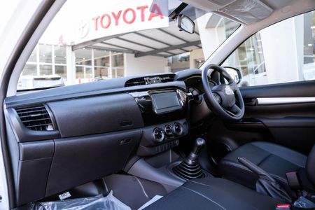 2026-Toyota-Hilux-20-VVTi-Single-Cab_15