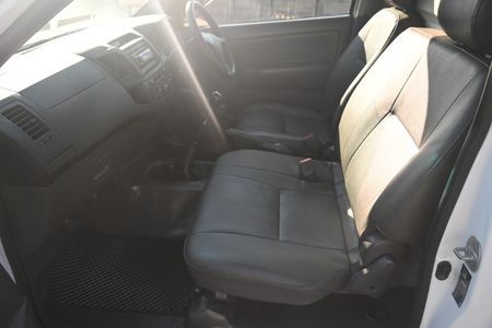 2011-Toyota-Hilux-25-D-4D-Single-Cab_5