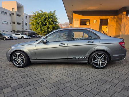 2010-Mercedes-Benz-C-Class-C180-kompressor_2